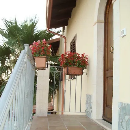 A Due Passi Dal Mare 3* Longobardi