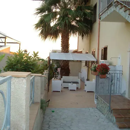 A Due Passi Dal Mare Longobardi